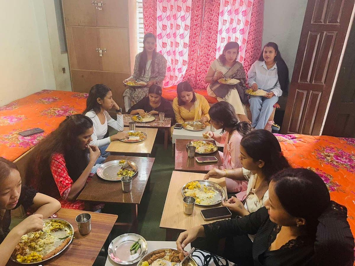 New star girls hostel janapath marg Anamnagar 9